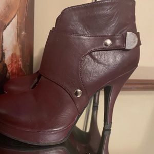 Unlisted by Kenneth Cole Brown High Heel File Type Luggage Tan size 8 EUC